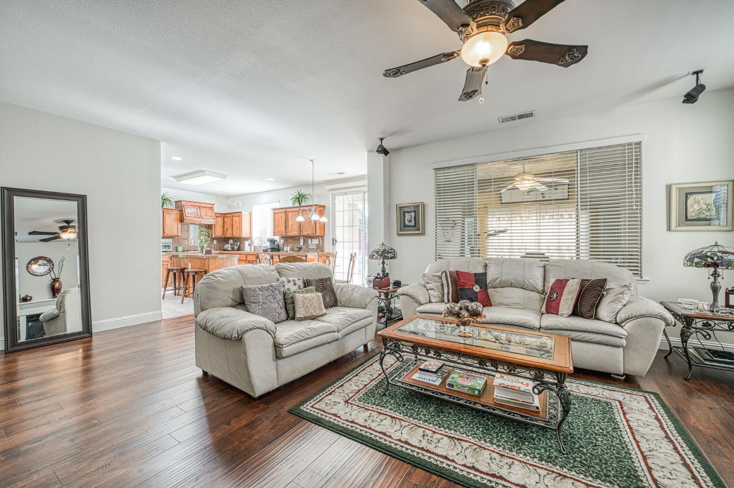 8099 N Paula Ave, Fresno, CA 93720