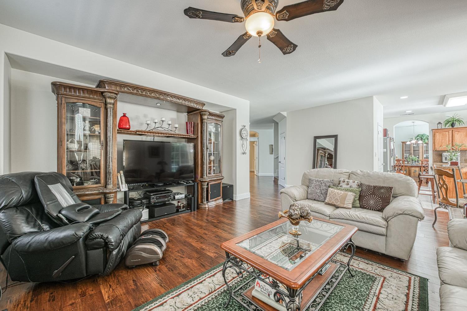 8099 N Paula Ave, Fresno, CA 93720
