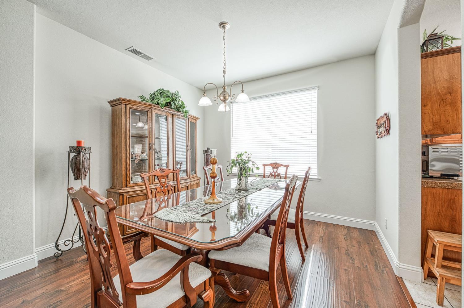 8099 N Paula Ave, Fresno, CA 93720