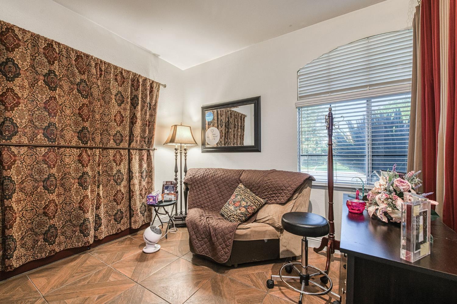 8099 N Paula Ave, Fresno, CA 93720