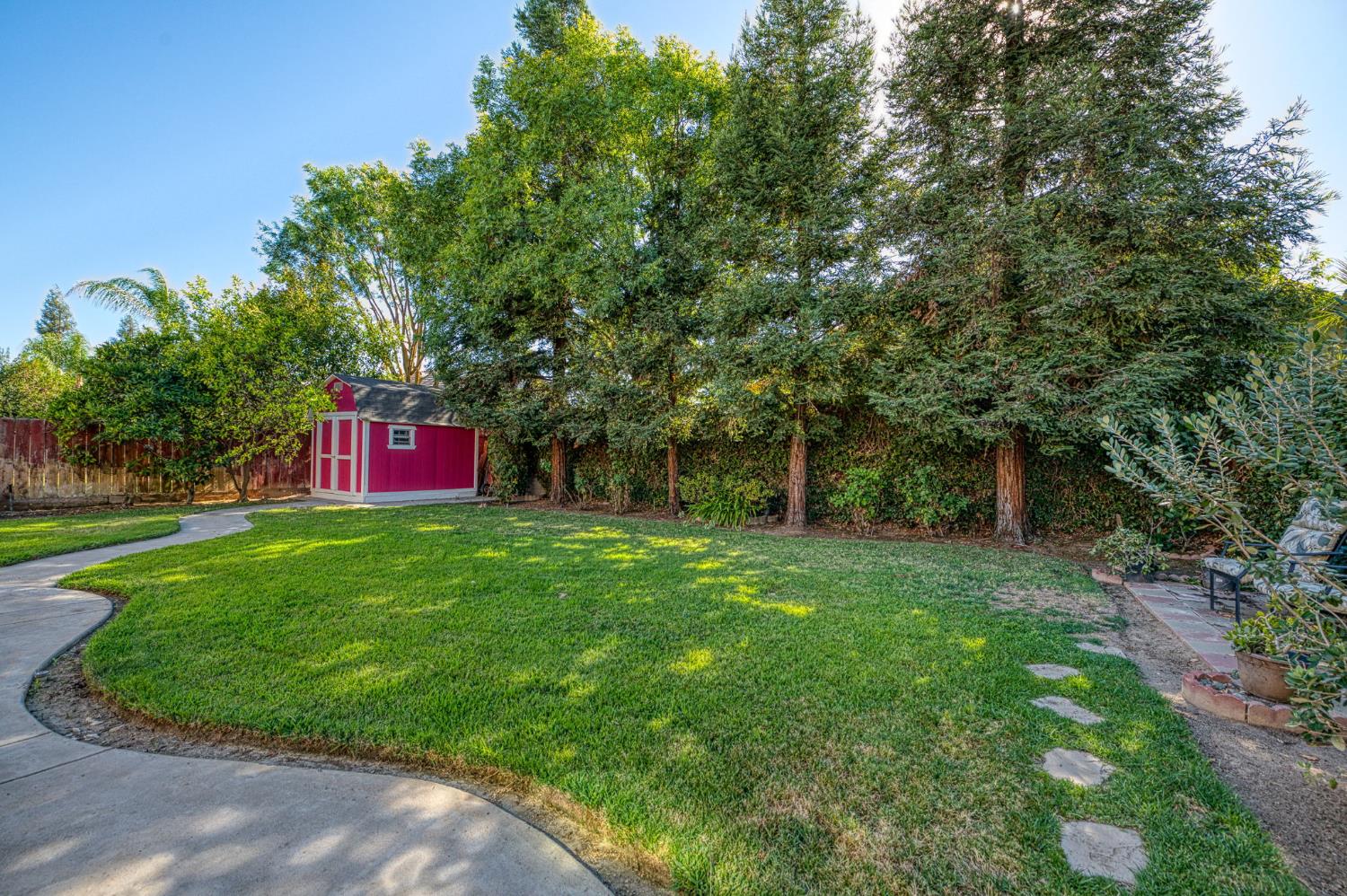 8099 N Paula Ave, Fresno, CA 93720
