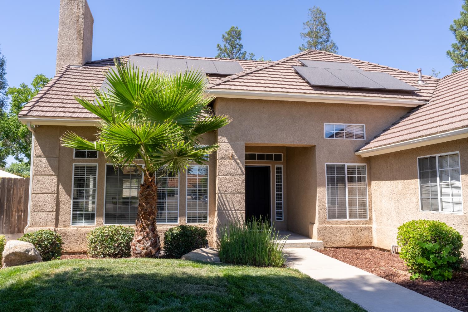 9455 N Woodrow Ave, Fresno, CA 93720