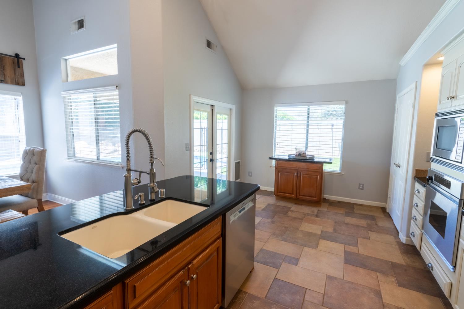 9455 N Woodrow Ave, Fresno, CA 93720
