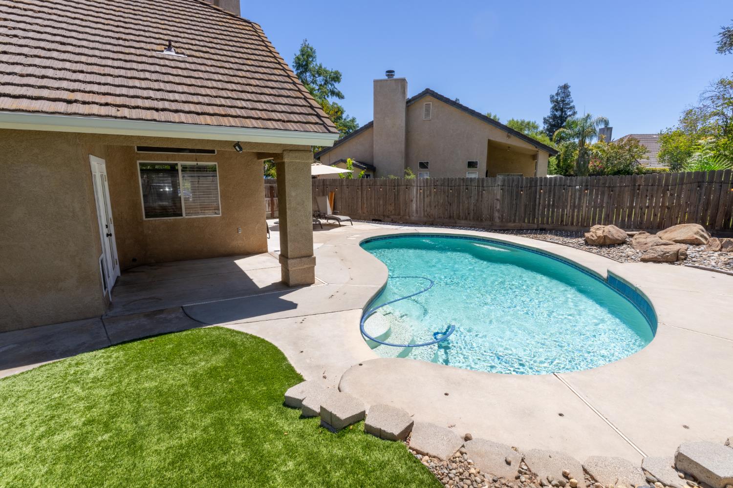 9455 N Woodrow Ave, Fresno, CA 93720