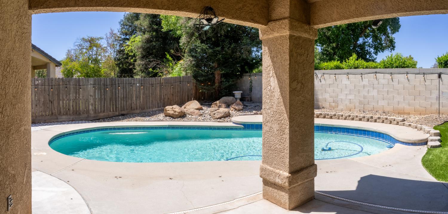 9455 N Woodrow Ave, Fresno, CA 93720