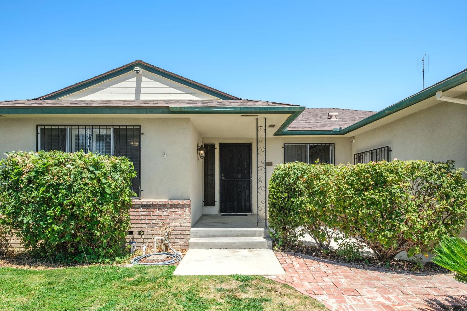 2616 W San Gabriel Ave, Fresno, CA 93705
