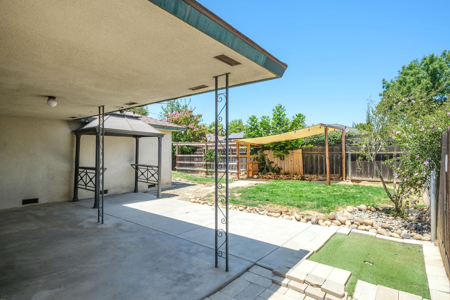 2616 W San Gabriel Ave, Fresno, CA 93705