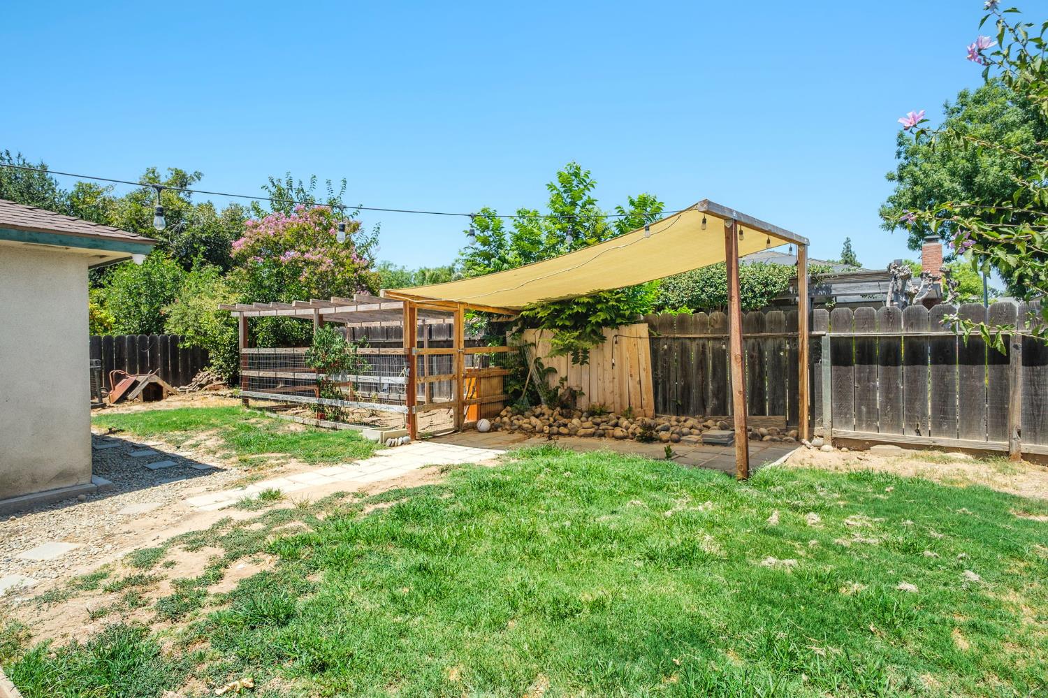 2616 W San Gabriel Ave, Fresno, CA 93705