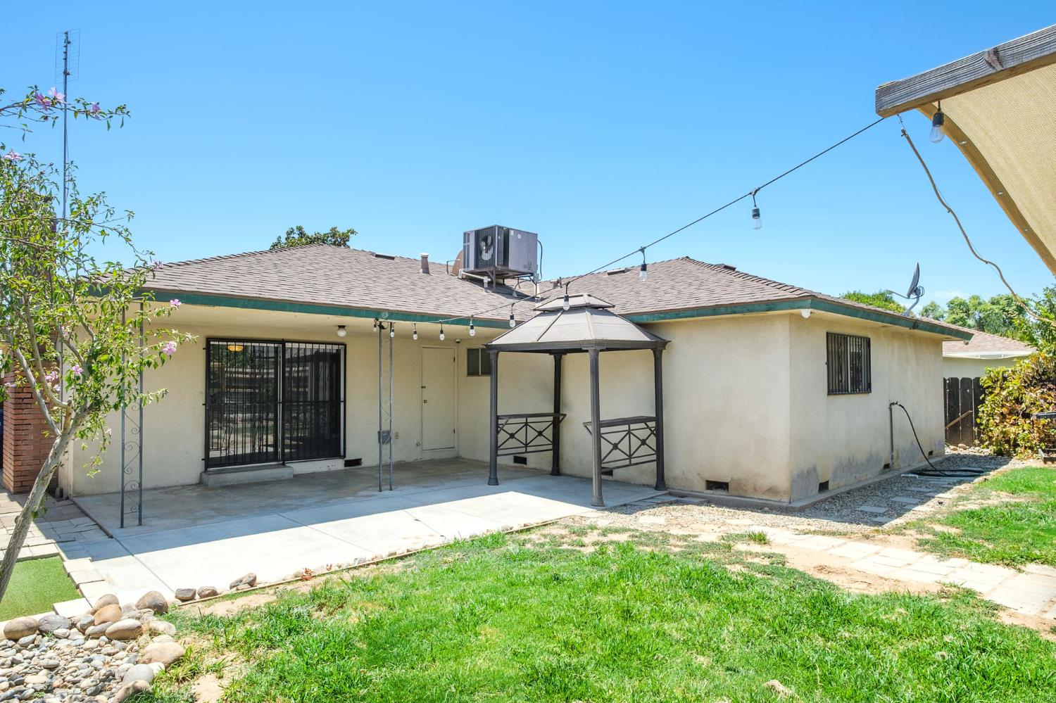 2616 W San Gabriel Ave, Fresno, CA 93705