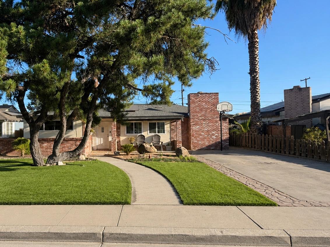 445 College Ave, Coalinga, CA 93210