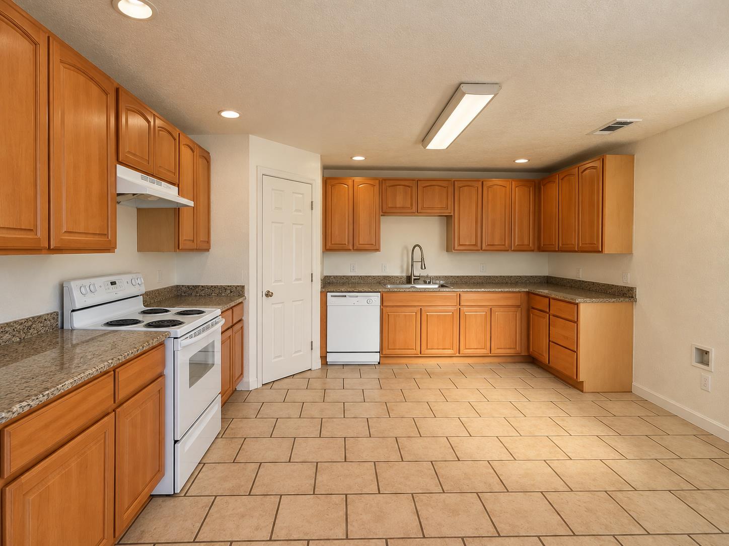 445 College Ave, Coalinga, CA 93210