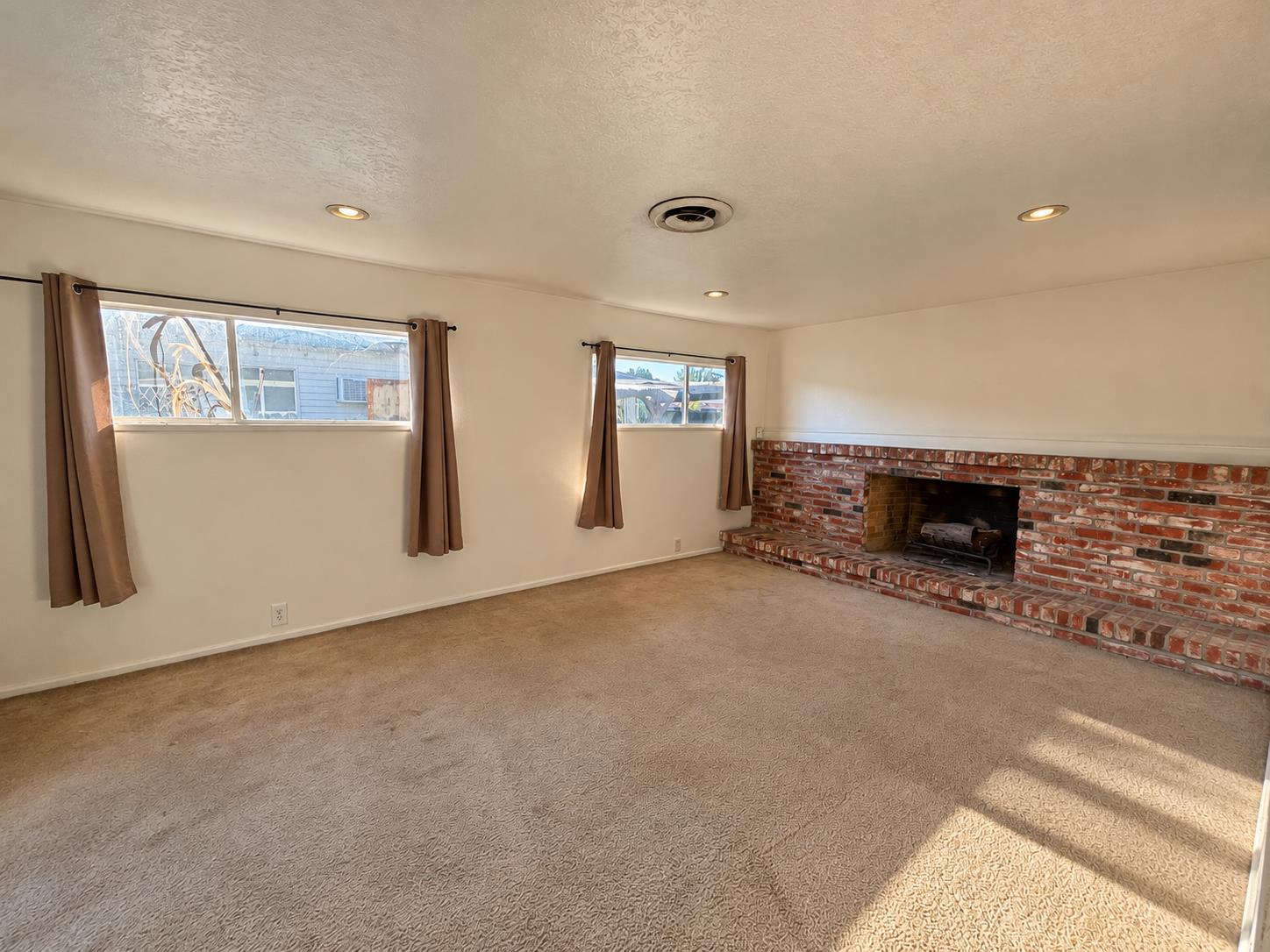 445 College Ave, Coalinga, CA 93210