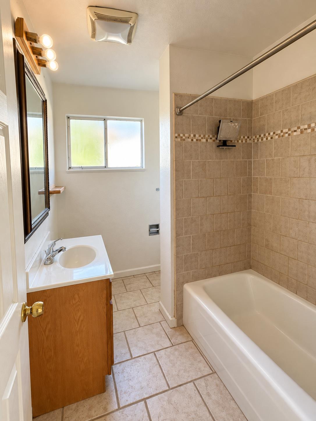 445 College Ave, Coalinga, CA 93210