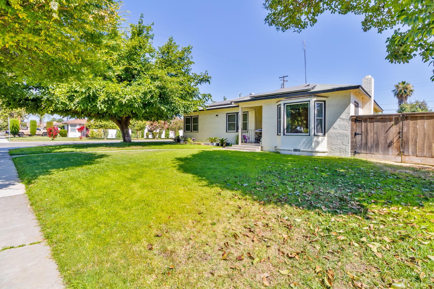 4855 E Iowa Ave, Fresno, CA 93727