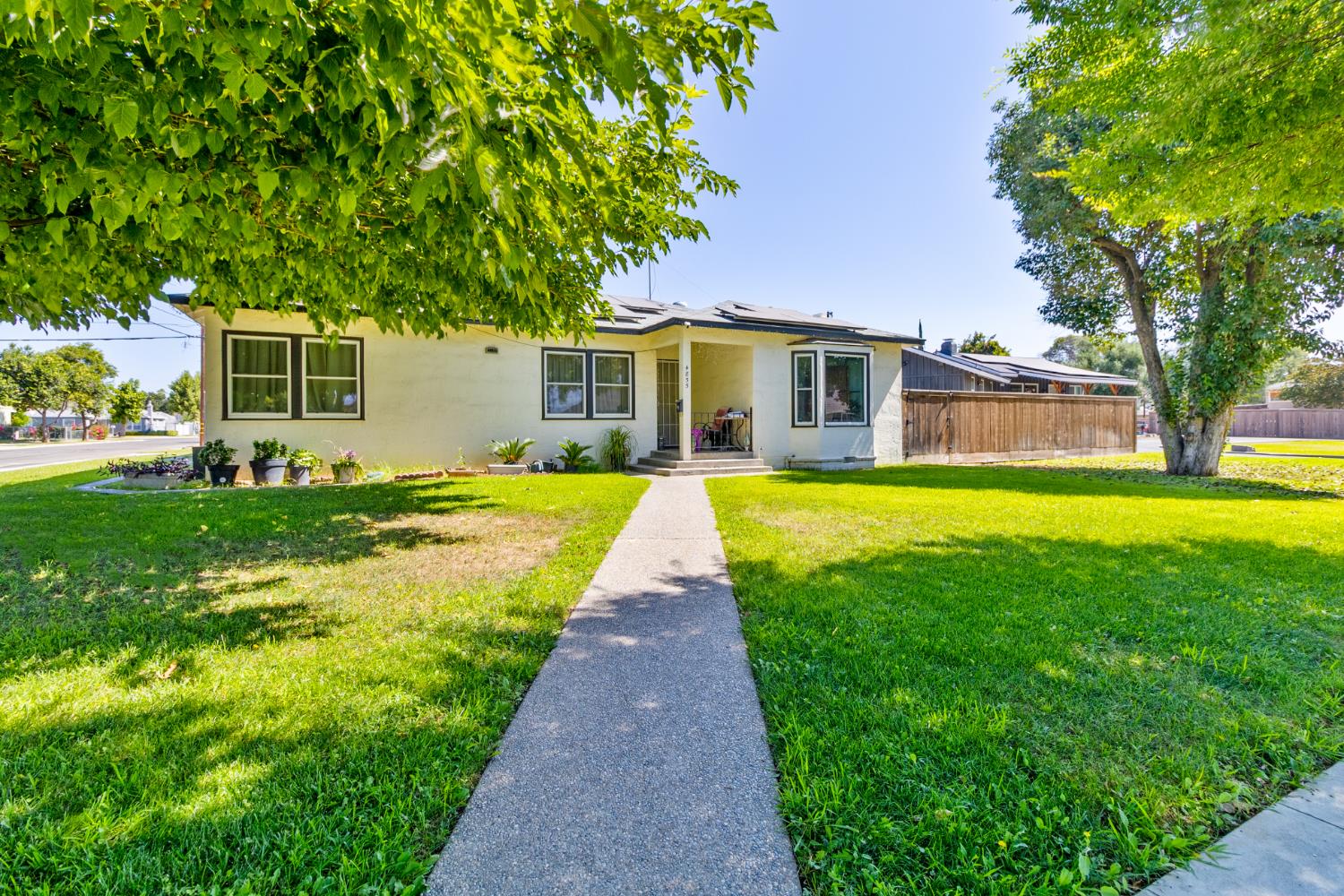 4855 E Iowa Ave, Fresno, CA 93727