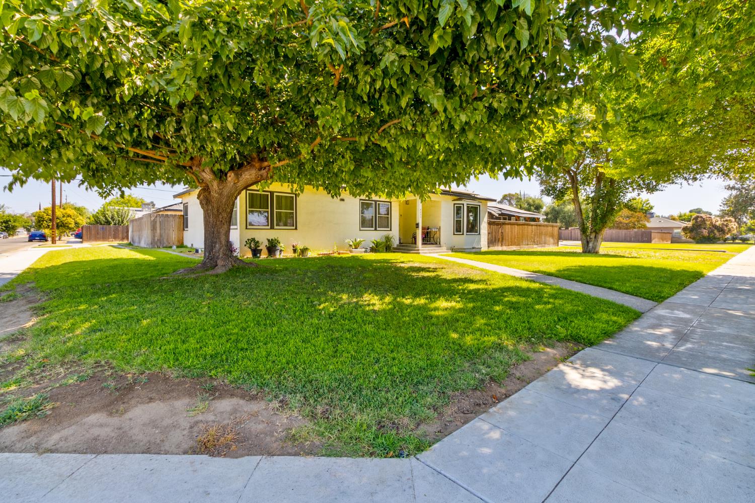 4855 E Iowa Ave, Fresno, CA 93727