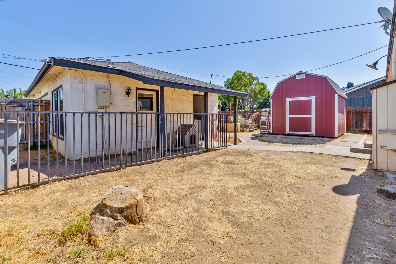 4855 E Iowa Ave, Fresno, CA 93727