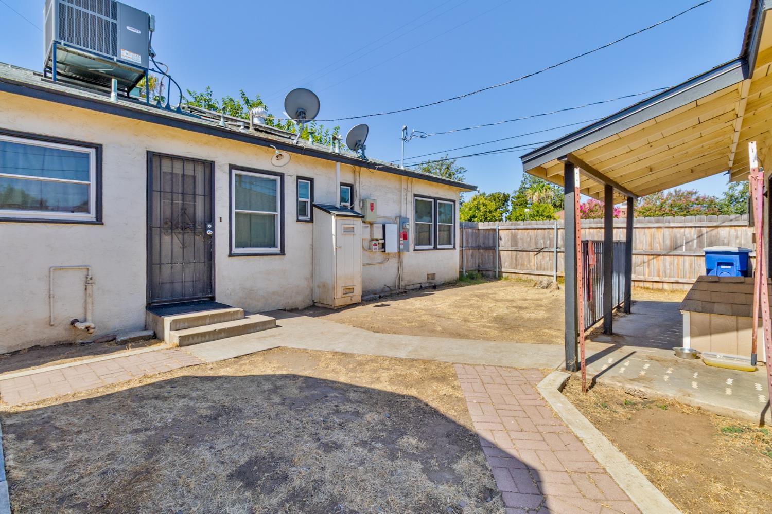 4855 E Iowa Ave, Fresno, CA 93727