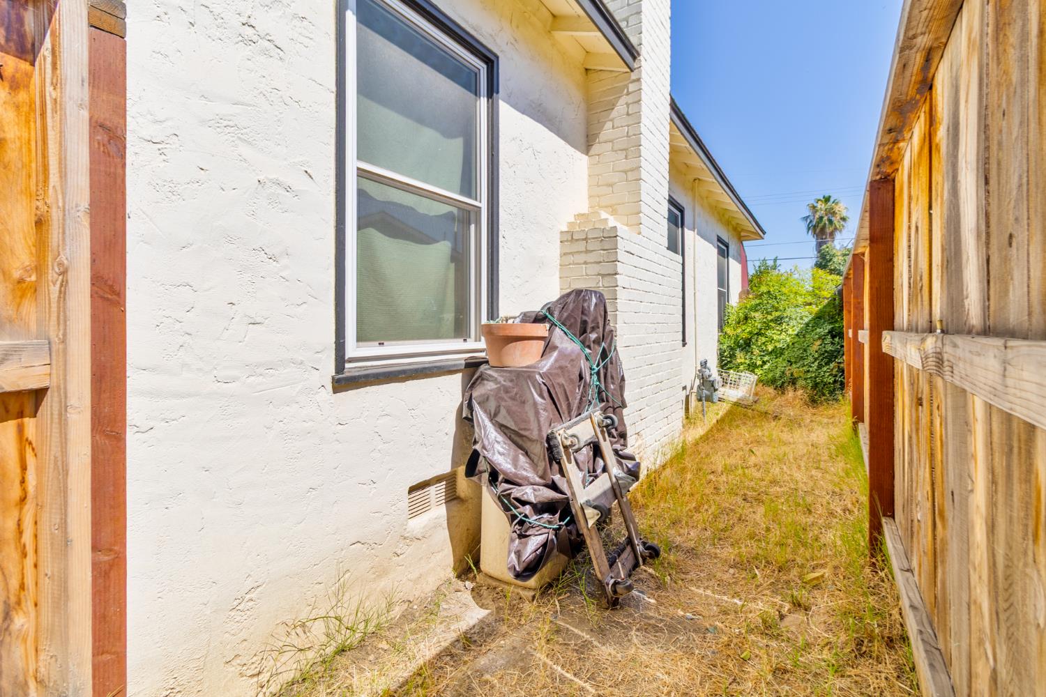 4855 E Iowa Ave, Fresno, CA 93727