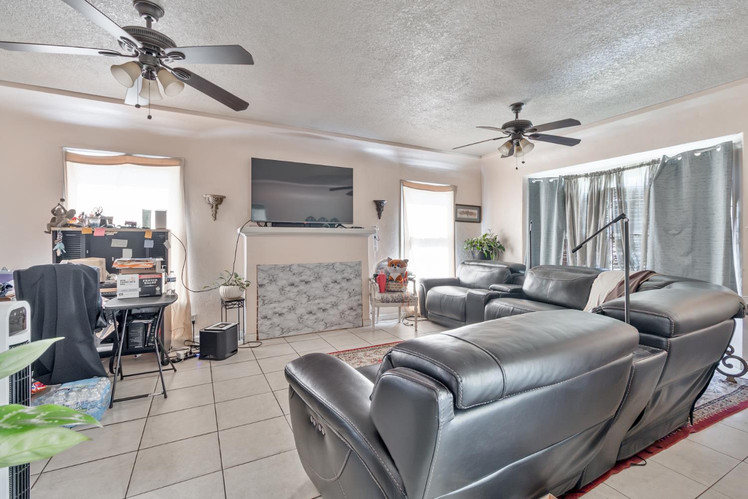 4855 E Iowa Ave, Fresno, CA 93727