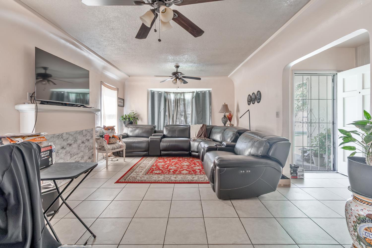 4855 E Iowa Ave, Fresno, CA 93727