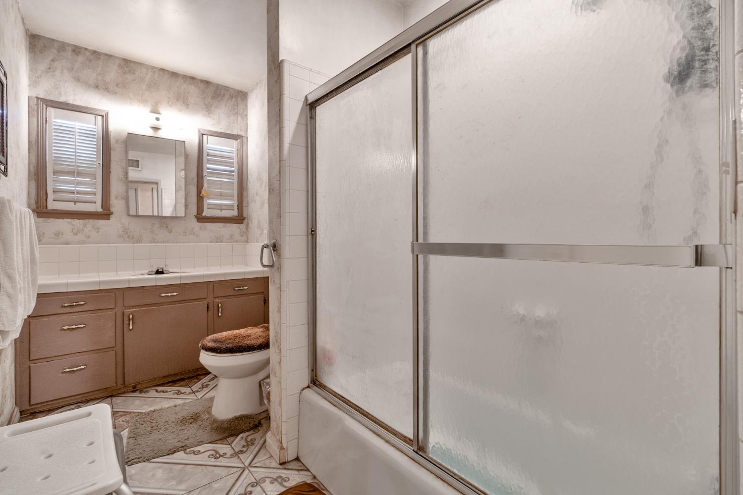 4855 E Iowa Ave, Fresno, CA 93727