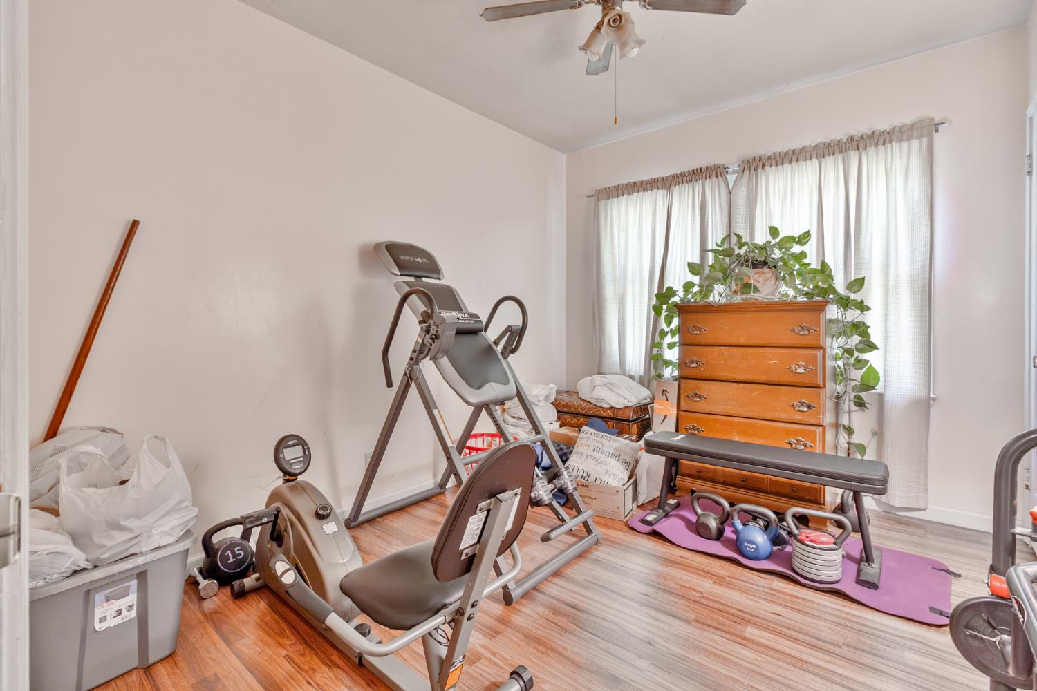 4855 E Iowa Ave, Fresno, CA 93727