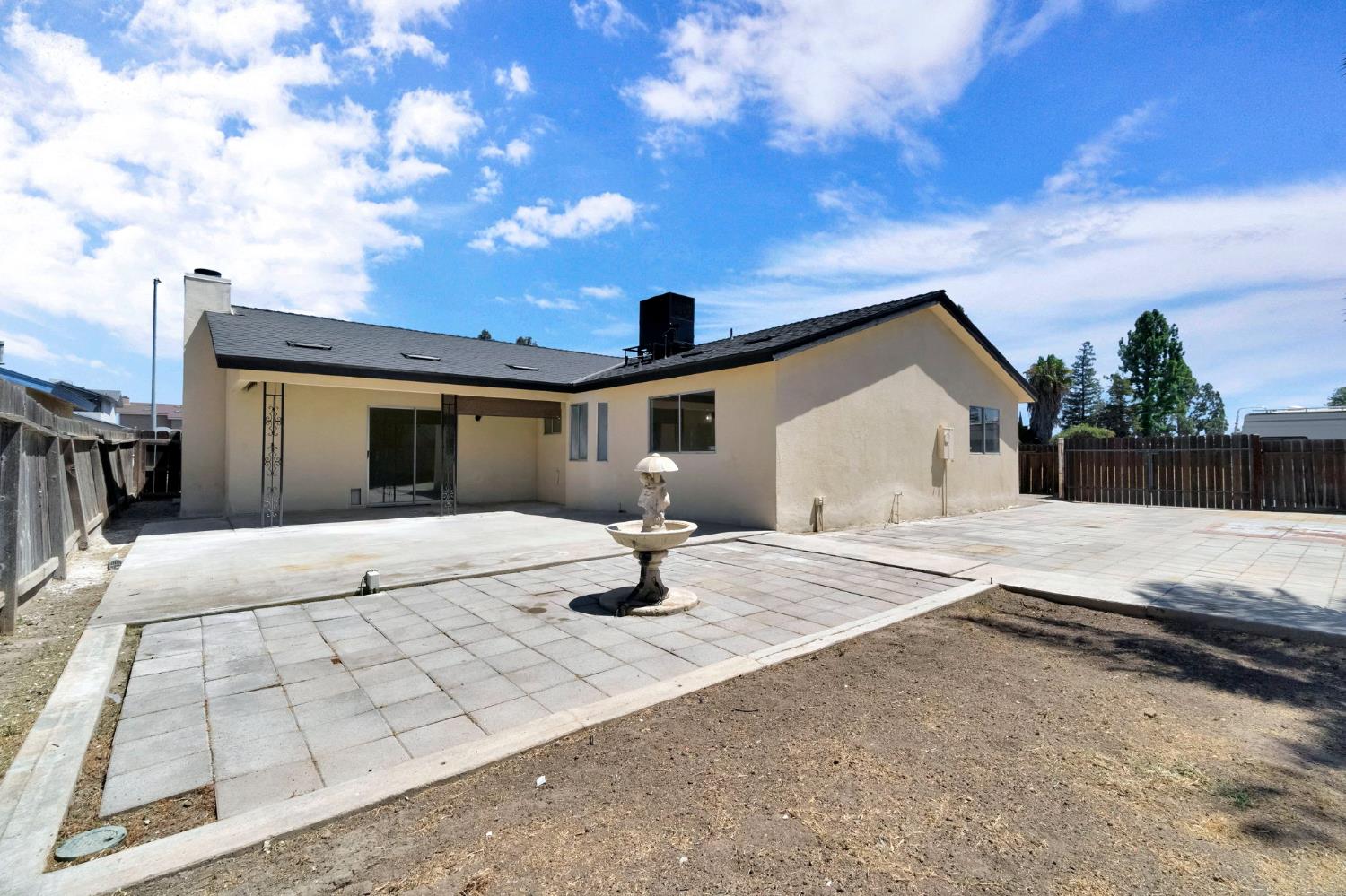 4107 W Amherst Ave, Fresno, CA 93722