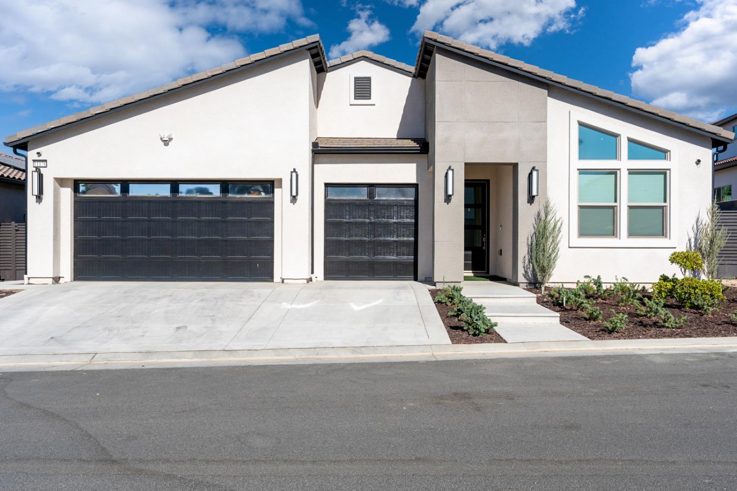 11176 N Via Revenna Dr, Fresno, CA 93730