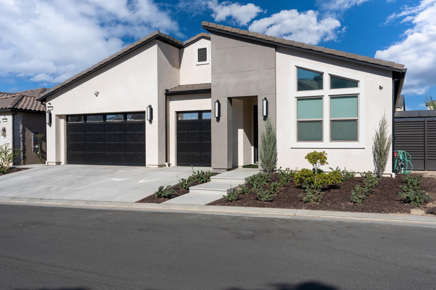 11176 N Via Revenna Dr, Fresno, CA 93730