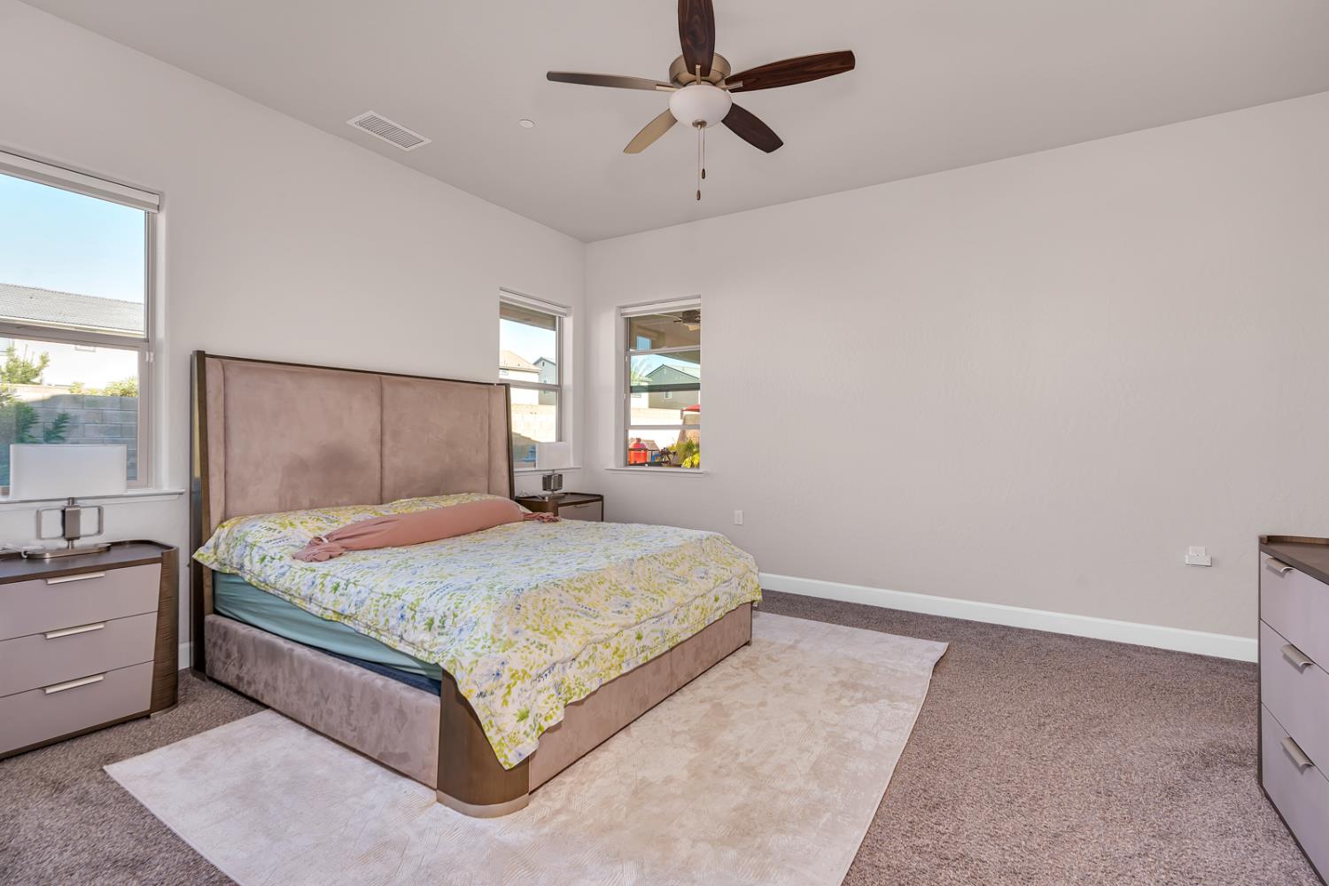 11176 N Via Revenna Dr, Fresno, CA 93730