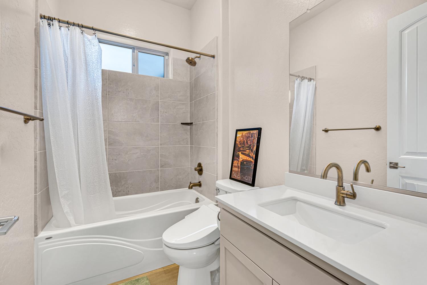 11176 N Via Revenna Dr, Fresno, CA 93730
