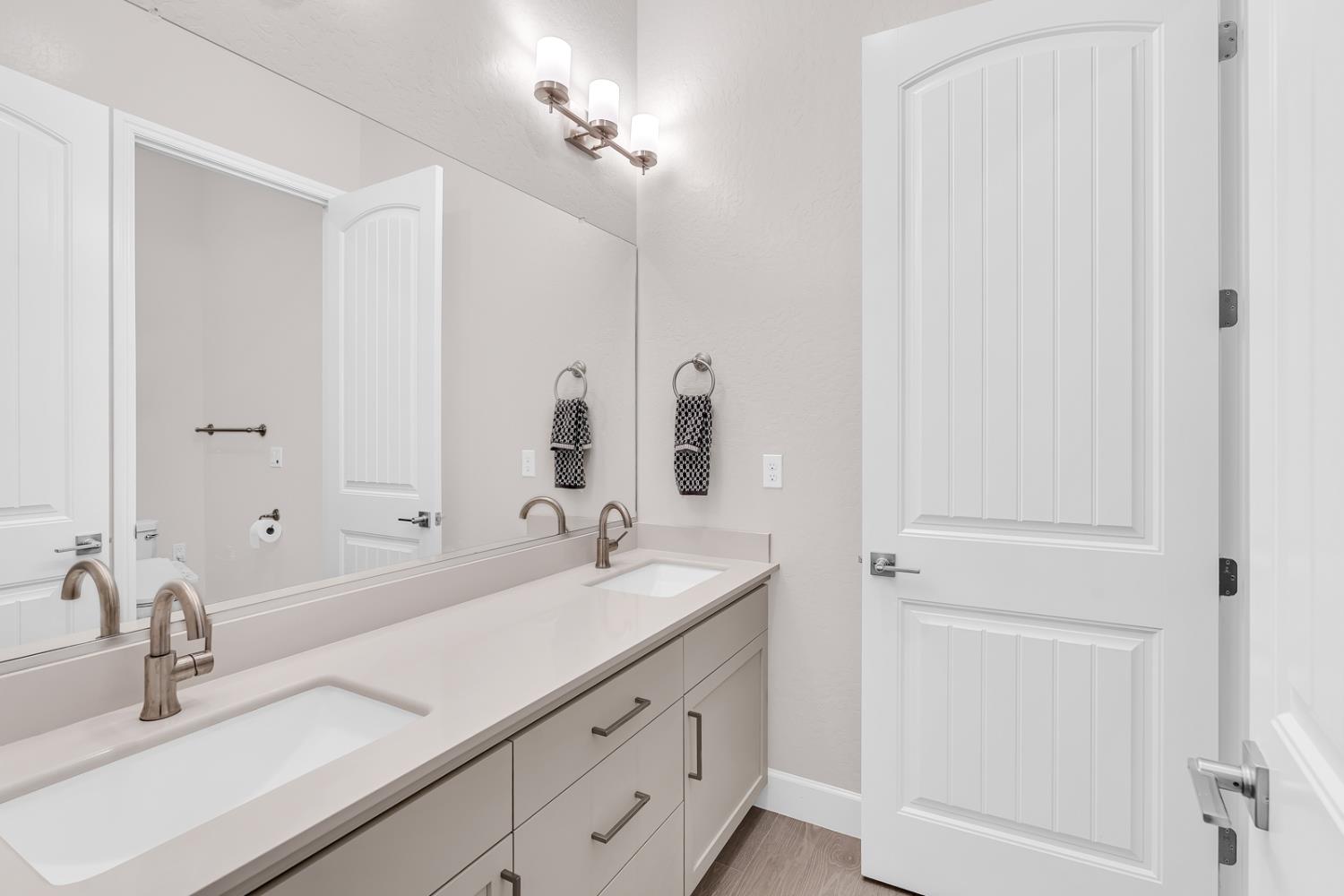11176 N Via Revenna Dr, Fresno, CA 93730