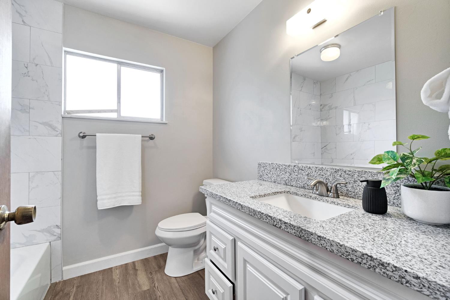 5455 N Bond St, Fresno, CA 93710