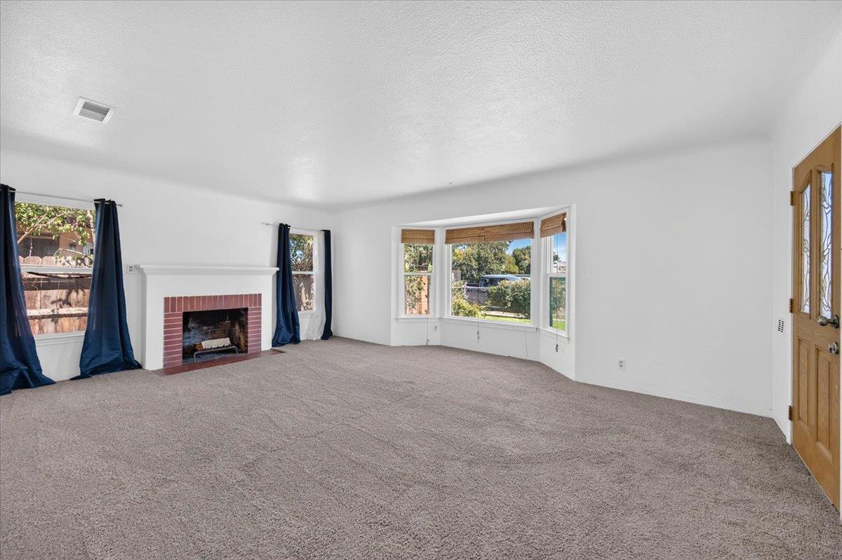 335 W Dakota Ave, Fresno, CA 93705