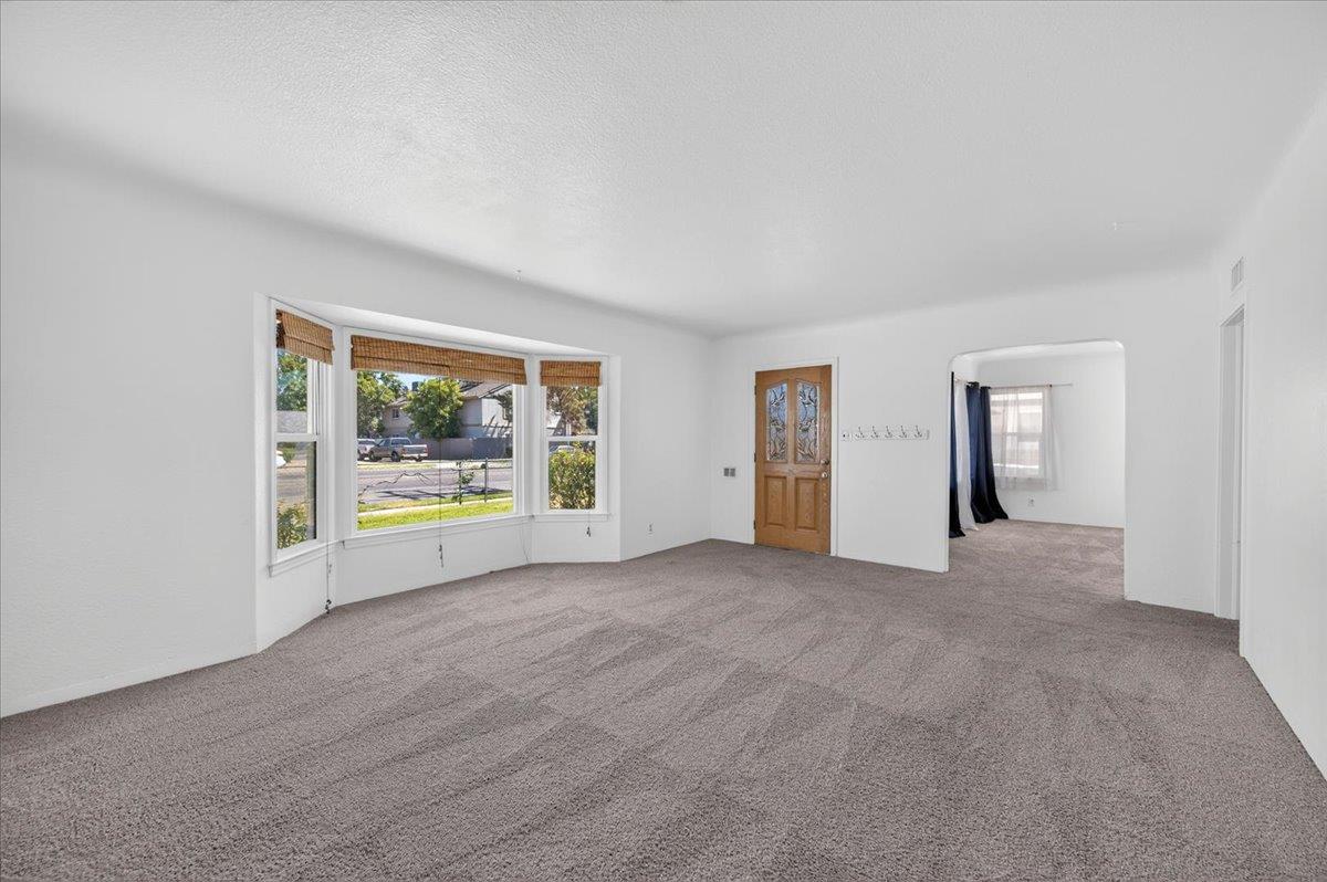335 W Dakota Ave, Fresno, CA 93705