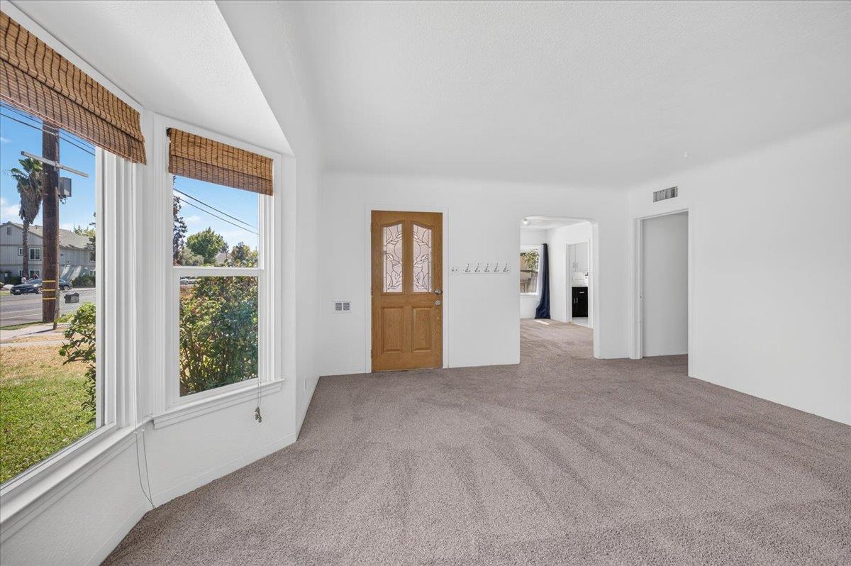 335 W Dakota Ave, Fresno, CA 93705