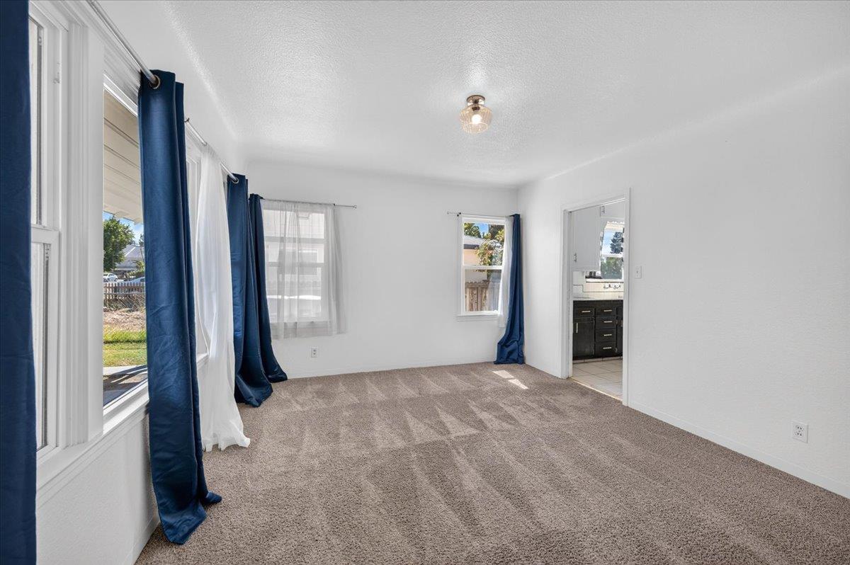 335 W Dakota Ave, Fresno, CA 93705