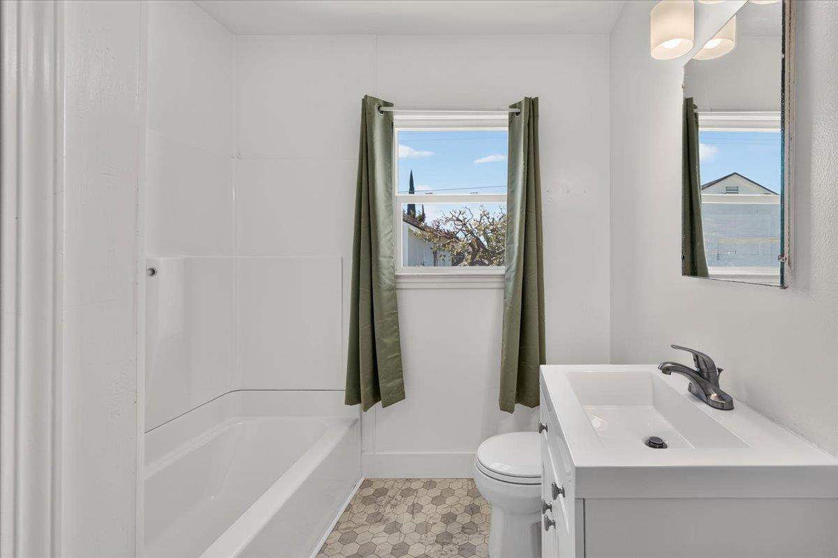 335 W Dakota Ave, Fresno, CA 93705