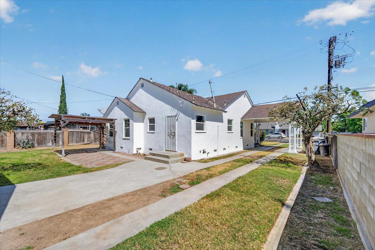 335 W Dakota Ave, Fresno, CA 93705