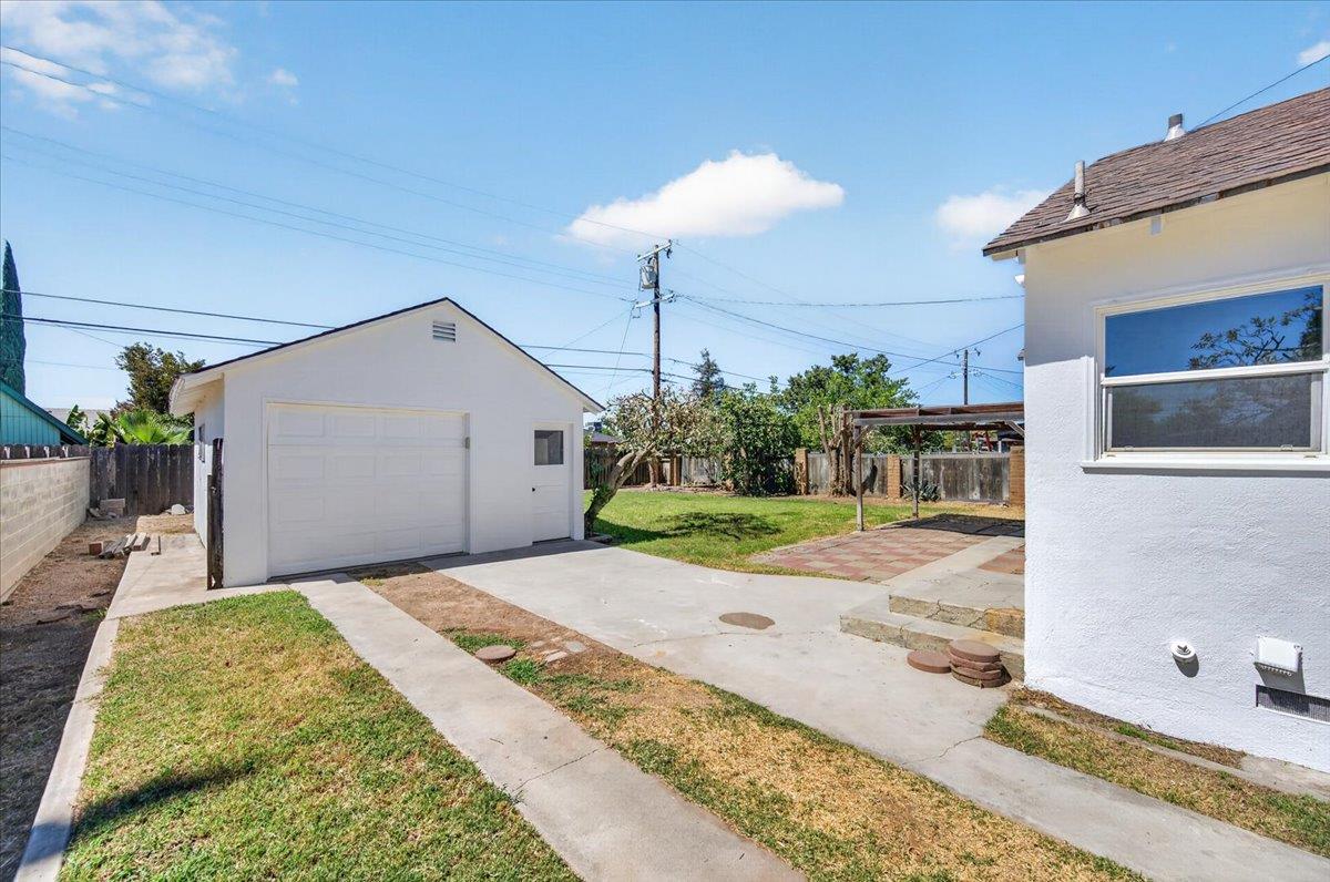 335 W Dakota Ave, Fresno, CA 93705