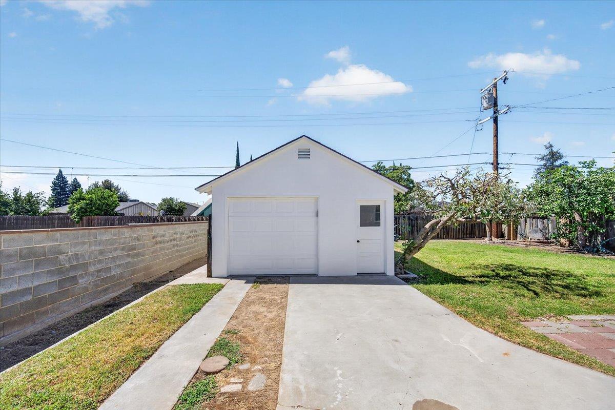335 W Dakota Ave, Fresno, CA 93705