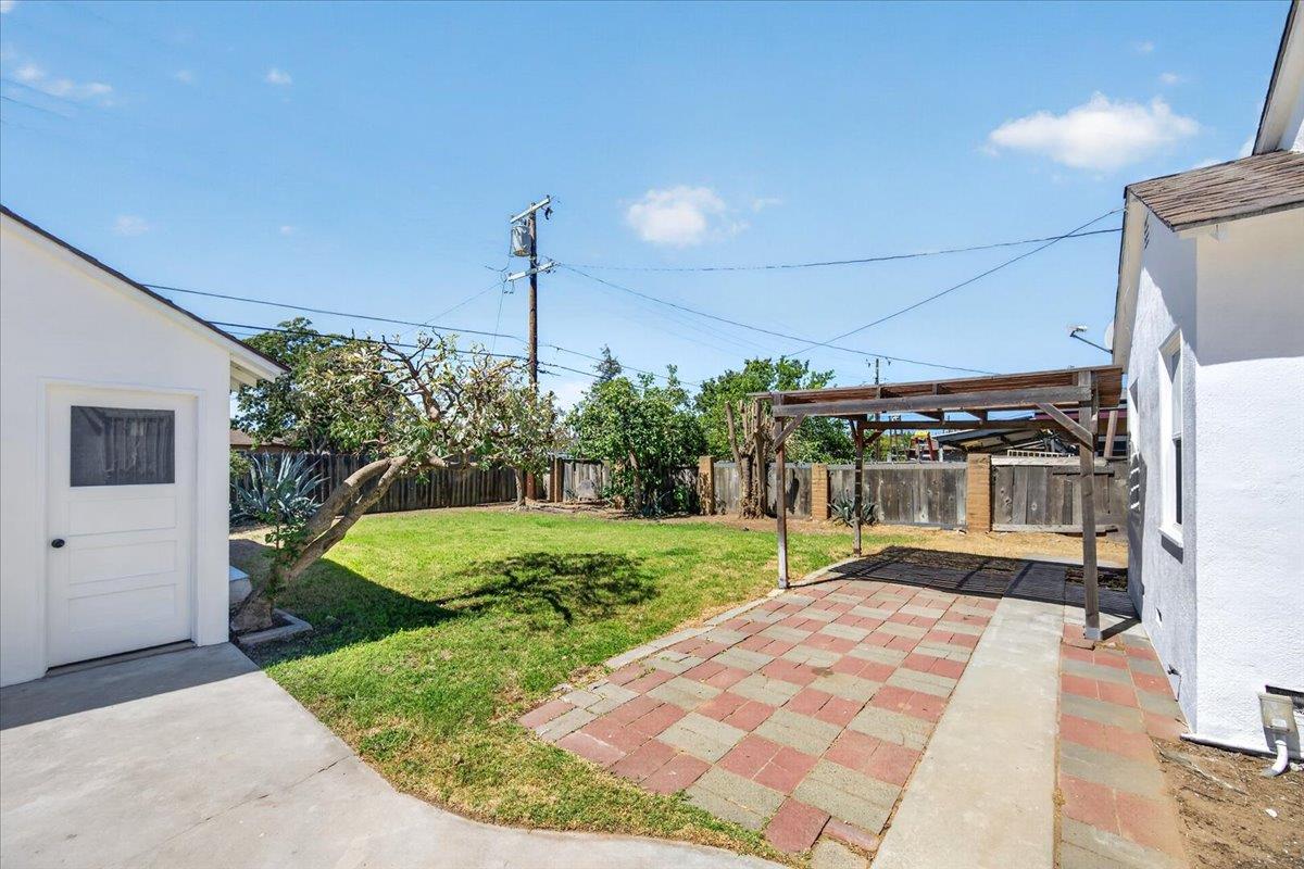 335 W Dakota Ave, Fresno, CA 93705