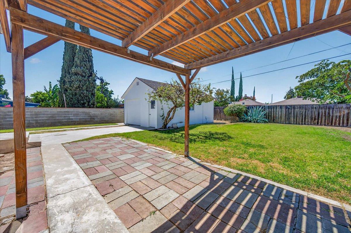 335 W Dakota Ave, Fresno, CA 93705