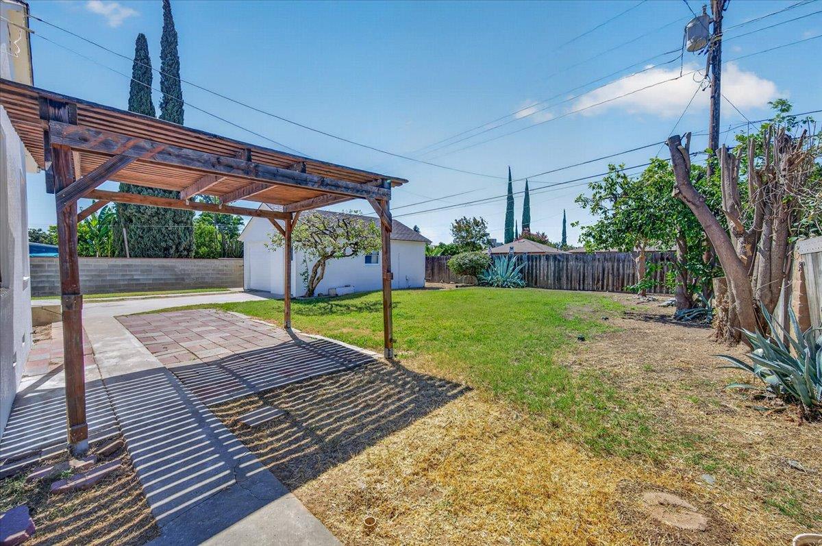 335 W Dakota Ave, Fresno, CA 93705