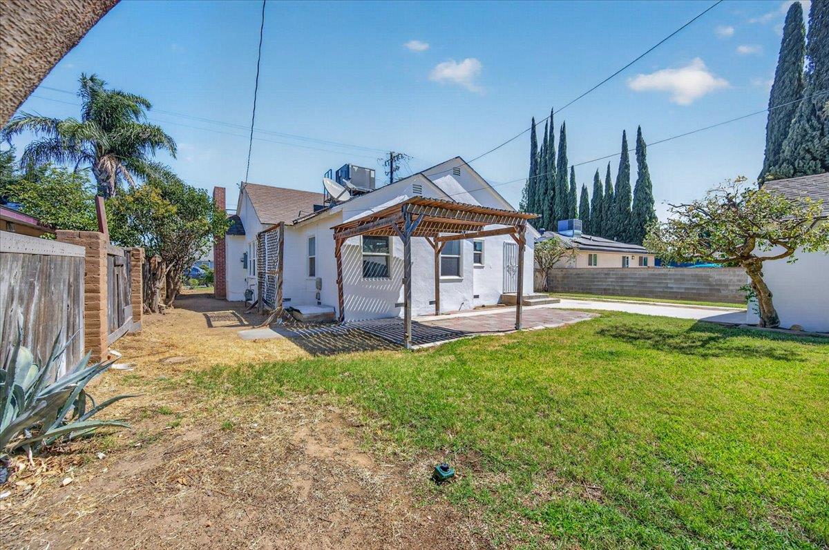 335 W Dakota Ave, Fresno, CA 93705
