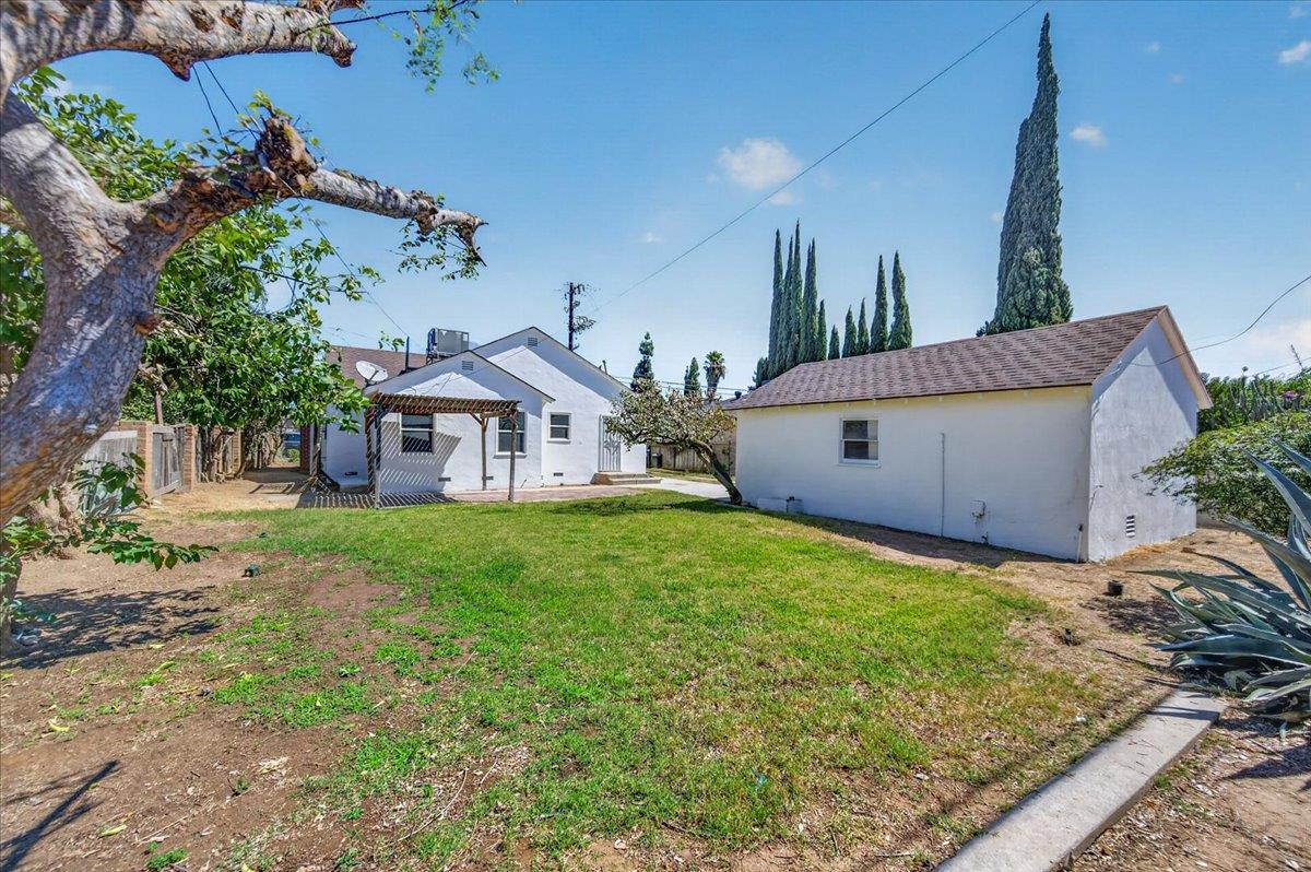 335 W Dakota Ave, Fresno, CA 93705