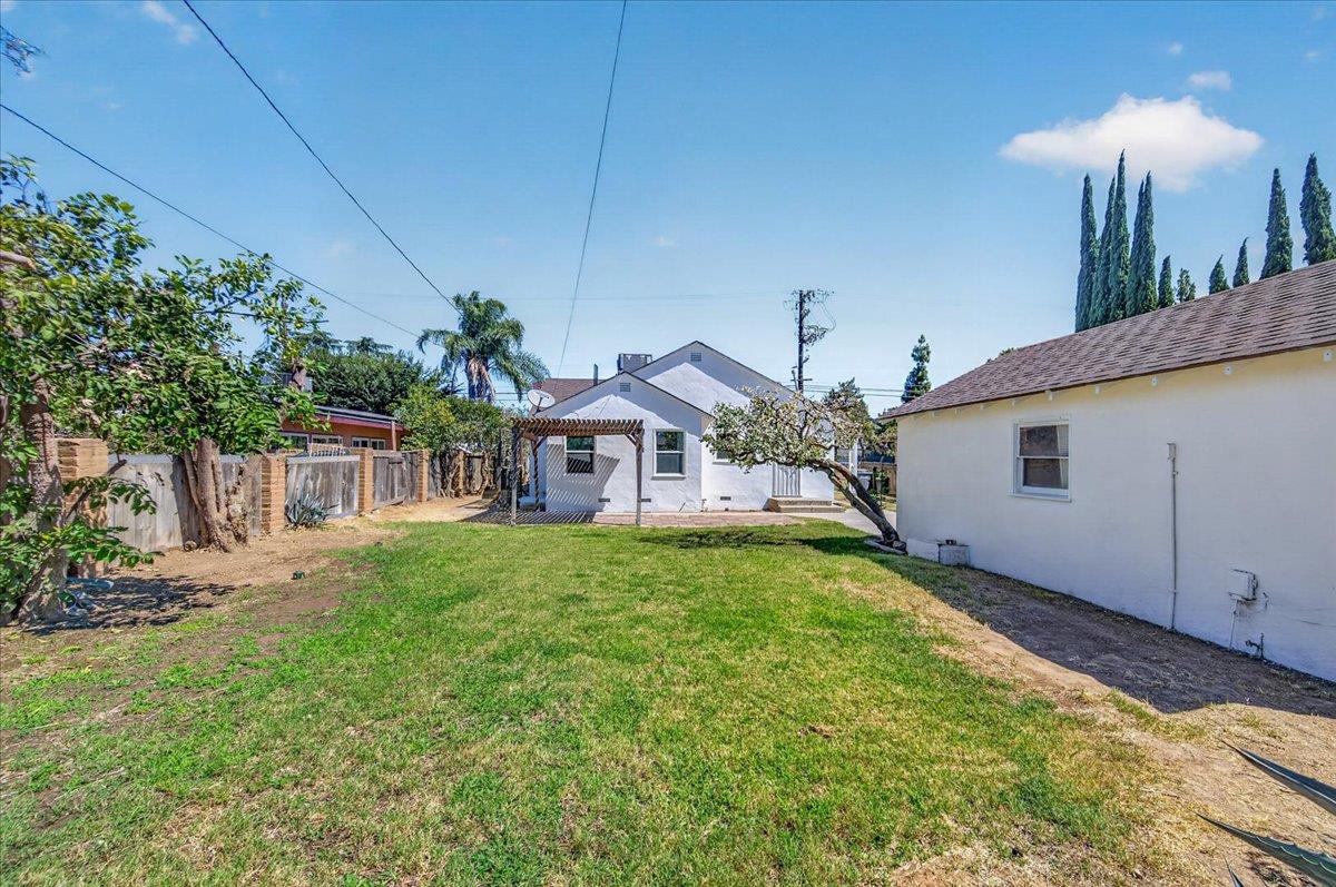 335 W Dakota Ave, Fresno, CA 93705