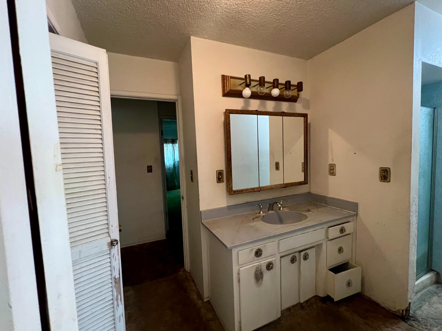 1569 E Olive Ave, Porterville, CA 93257