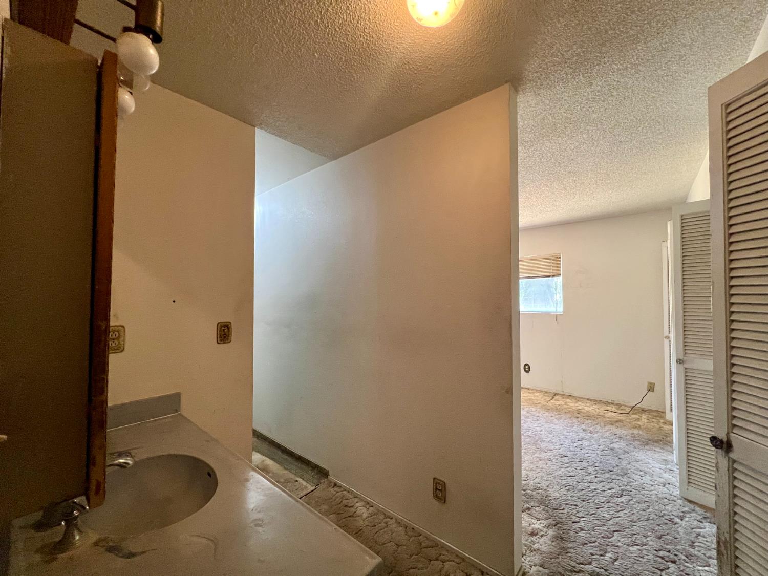 1569 E Olive Ave, Porterville, CA 93257